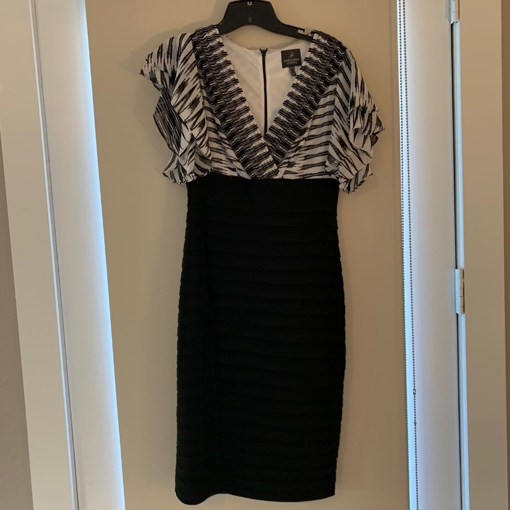 Adrianna Papell US size 4 black and white dress